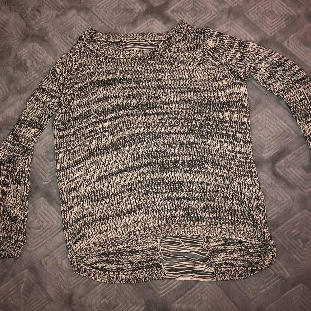 Knitted backless sweater